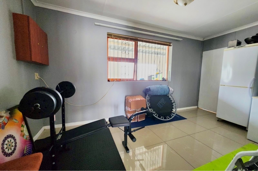 To Let 5 Bedroom Property for Rent in Perridgevale Eastern Cape